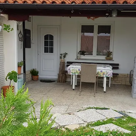 Tramontana Apartma *